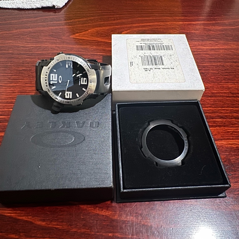 Authentic Oakley Kill Switch Watch/blak Dial/ Black Bezel-SS-Tech Bezel/EUC